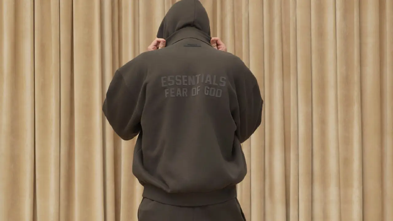 The Timeless Appeal of the Essentials Hoodie A Must-Have in Every Wardrobe